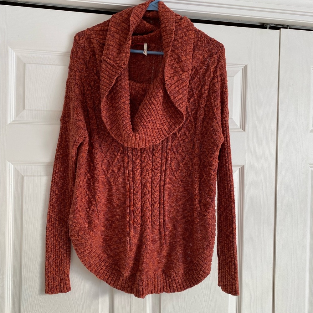 Left on Houston Women's Rust Sweater size small